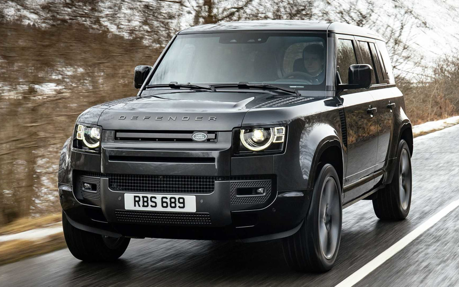 Comparison Land Rover Defender 110 V8 2022 vs Land Rover Defender